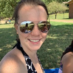 Meet your Posher, Brittnee